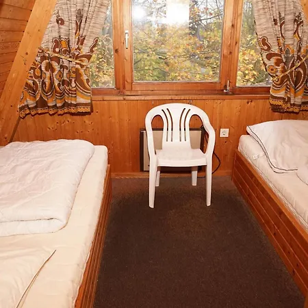 Zeltdachhaus Mit Parkplatz Vor Der Haustuer Prázdninový dům