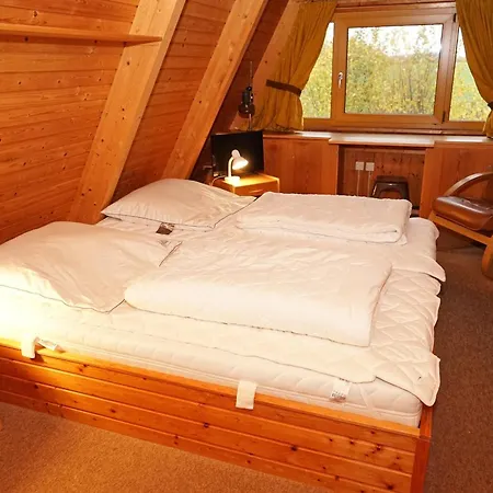 Zeltdachhaus Mit Parkplatz Vor Der Haustuer * Damp