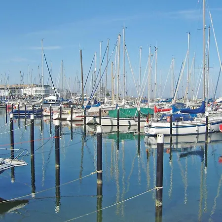 Zeltdachhaus Mit Parkplatz Vor Der Haustuer * Damp